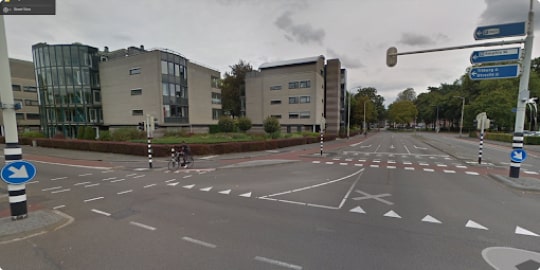 Afbeelding van een kruispunt op Google Maps streetview